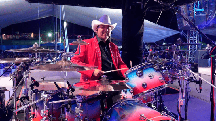 Los Invasores de Nuevo León llevan el norteño a Europa