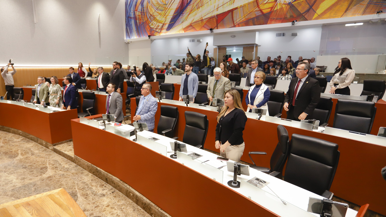 Congreso aprueba Ley de Ingresos 2026 y conmemora la Constitución