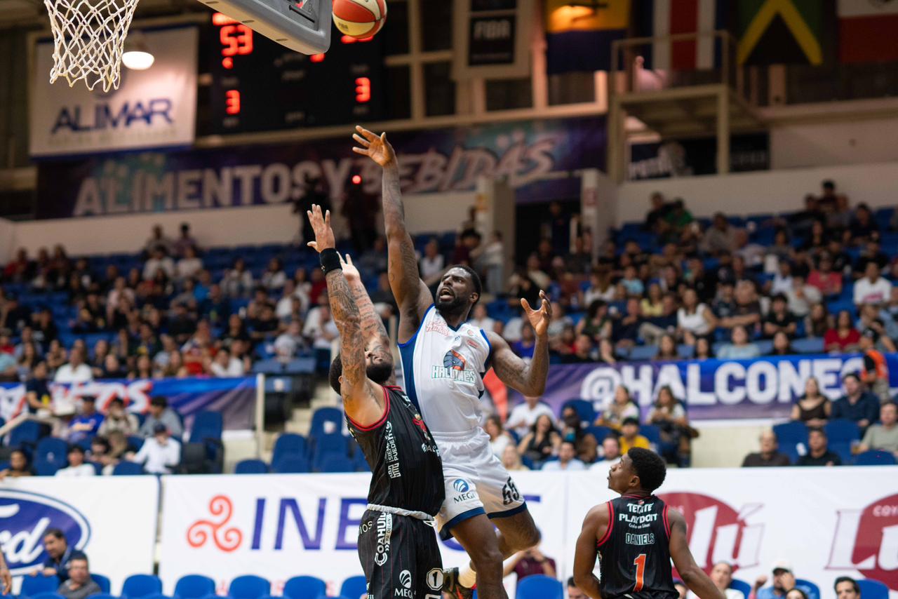 Halcones divide serie en casa