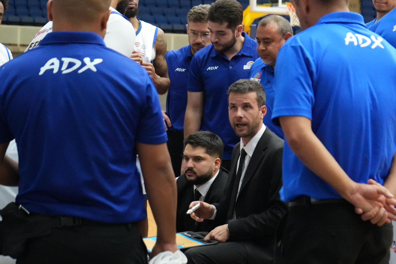 Halcones vuelan alto y vencen a Caballeros en casa