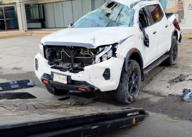 Conductor provoca fuerte accidente y huye en pleno Centro de Obregón