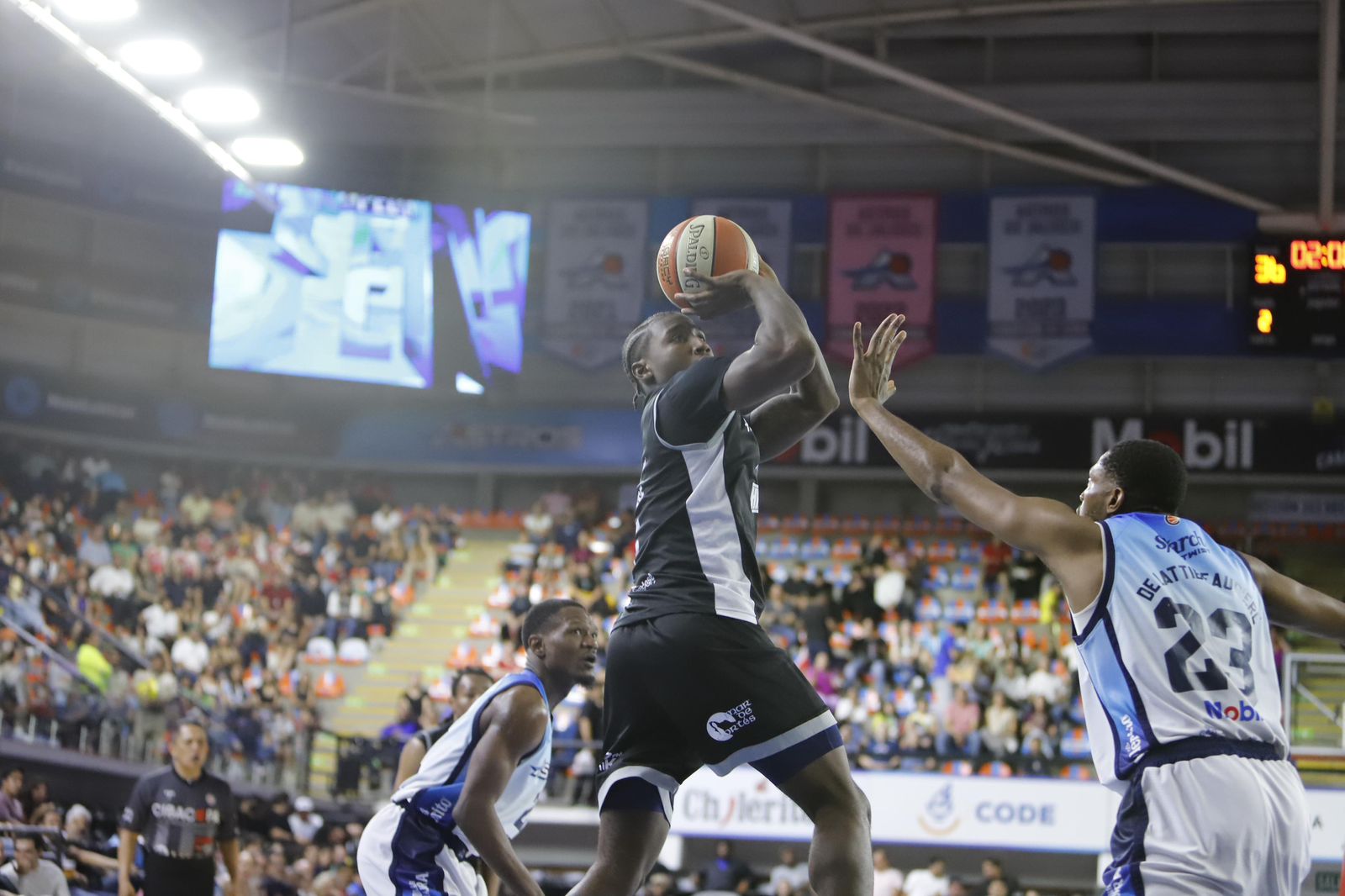 Halcones cae, pero no se rinde