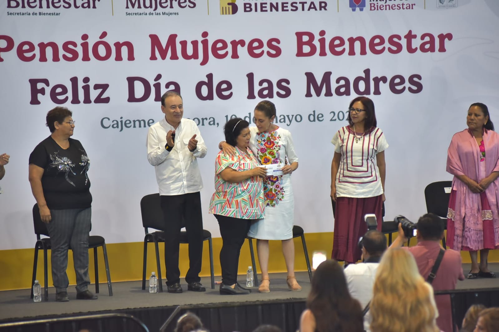 Sheinbaum visita OBR en el Día de las Madres
