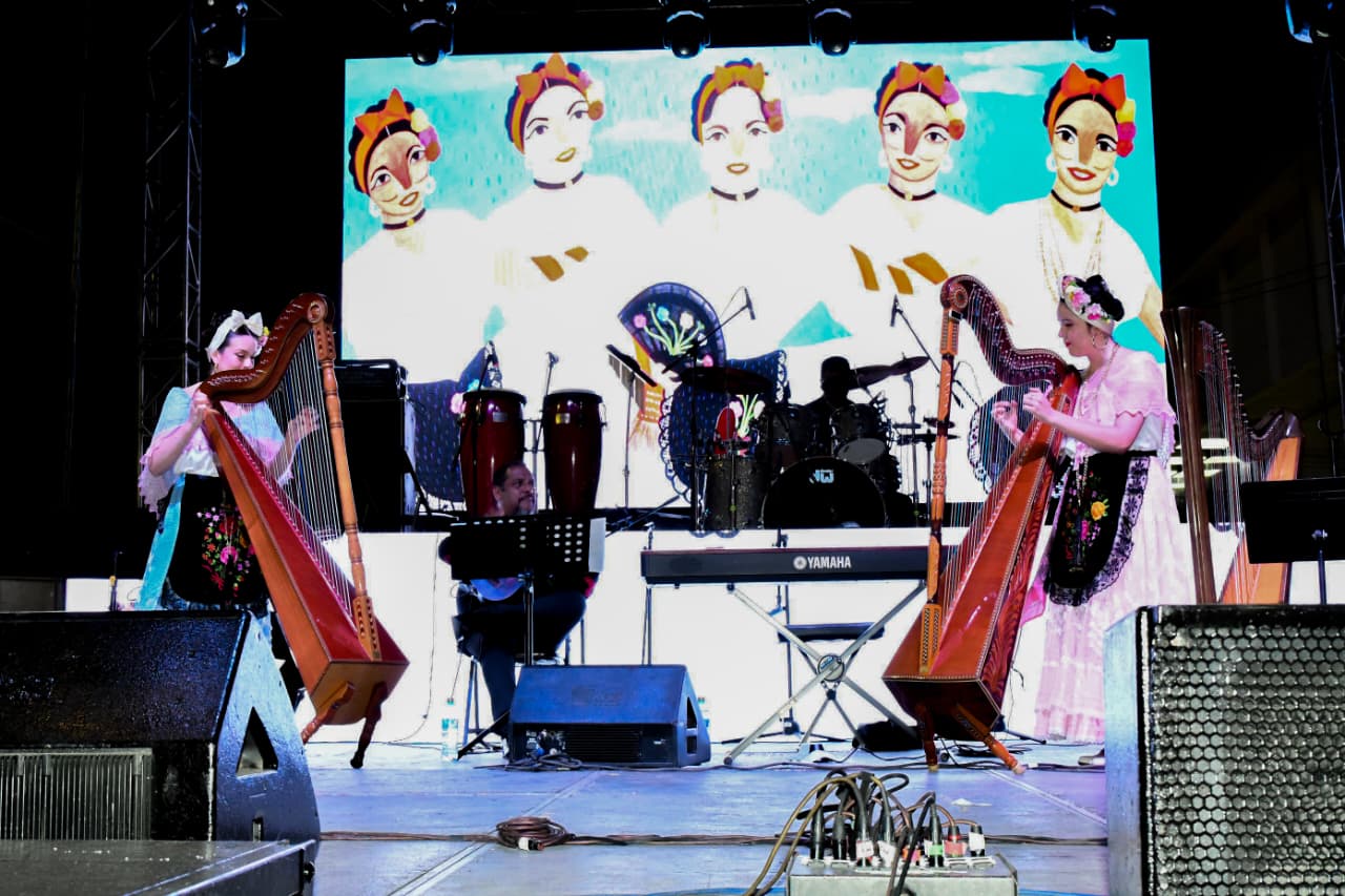 Sones jarochos y fiesta musical brillan en Hermosillo