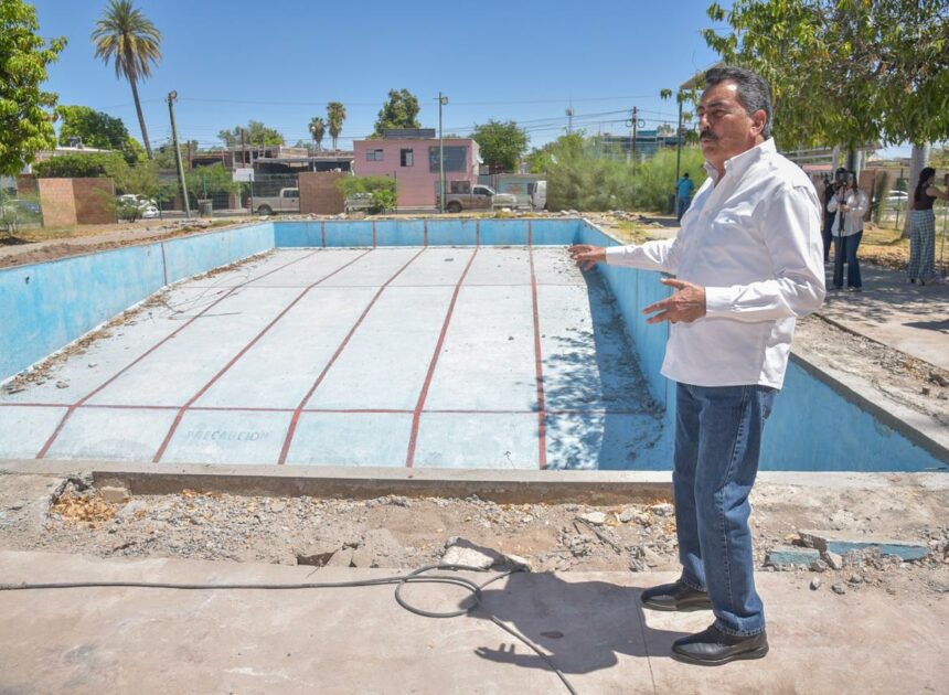 Renovarán alberca de Plaza Constitución