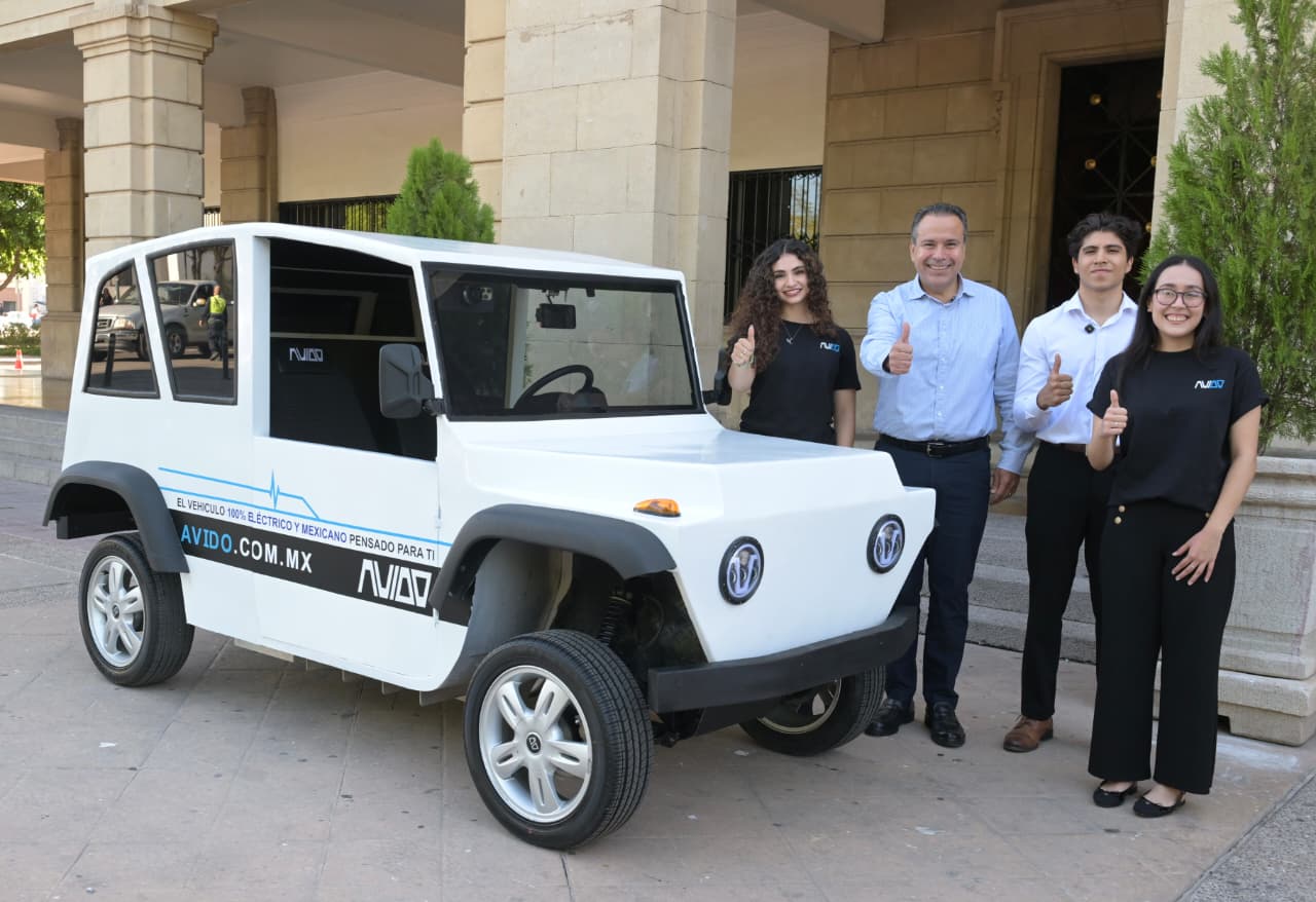 Estudiantes crean auto eléctrico mexicano