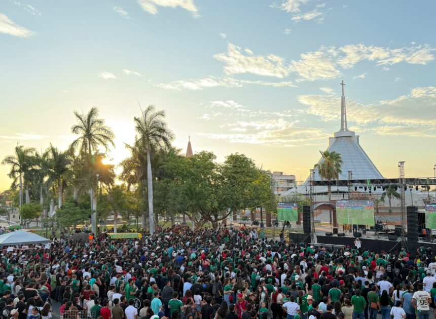 Fan Fest reúne a familias frente a Palacio en OBR