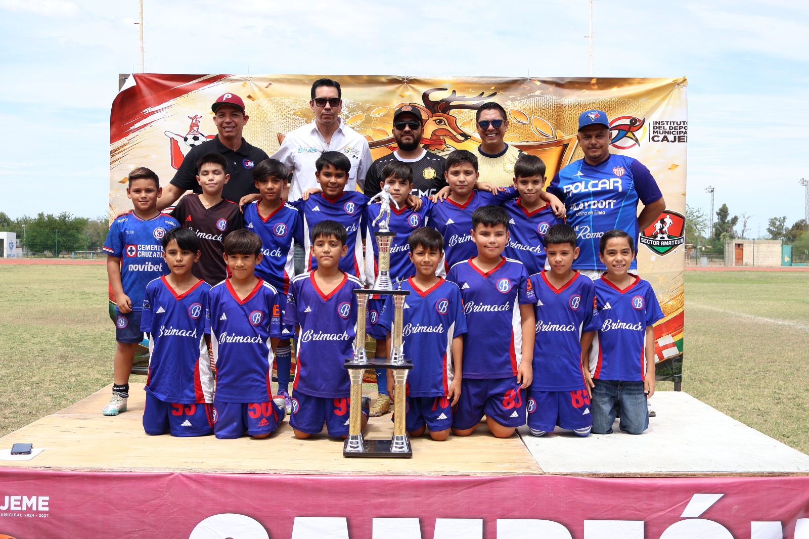 Premian a los campeones del fútbol menor en OBR