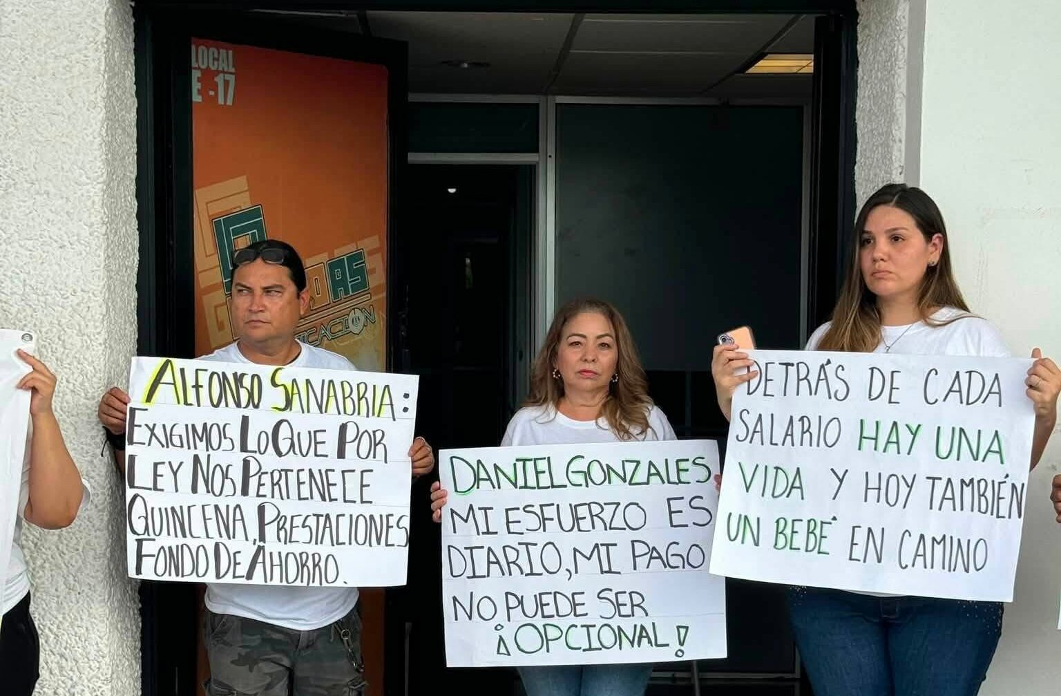 Trabajadores de radiodifusora protestan por adeudos laborales