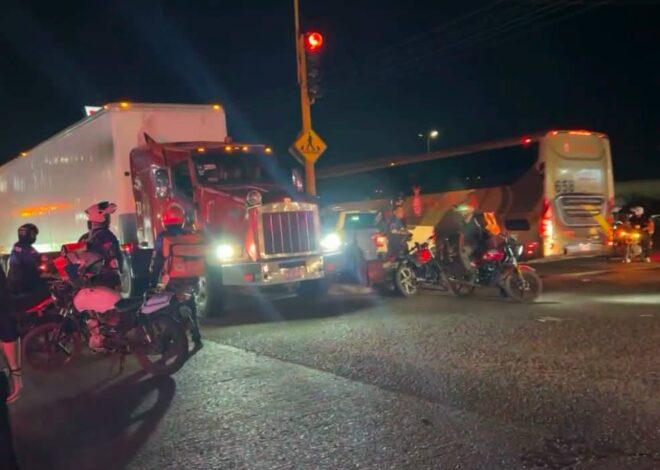 Repartidores bloquean la México 15