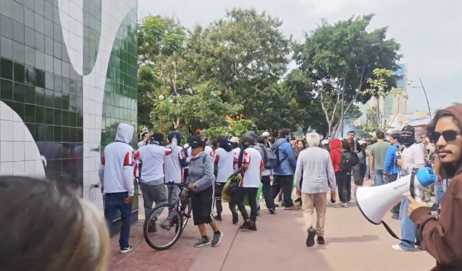 Marcha por el agua termina entre disturbios y denuncias